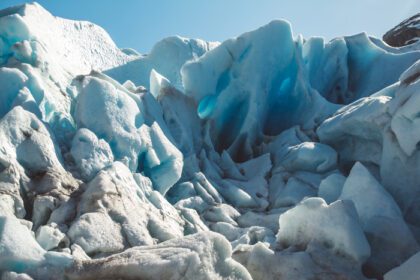دانلود عکس مناظر زیبا بر روی کوه و یخچال svartisen