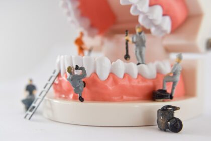 دانلود عکس افراد مینیاتوری برای تعمیر یک کارگر دندان یا فیگور کوچک
