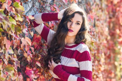 دانلود عکس مدل لباس زیبای دختر با آرایش پاییزی