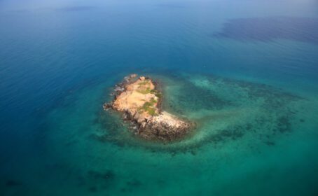 دانلود عکس جزیره گرمسیری بهشت به شکل موج تایلند