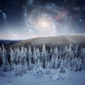 دانلود عکس فوق العاده آسمان پرستاره چشم انداز زیبای زمستانی و