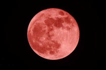 دانلود عکس ماه خونی در شب تاریک