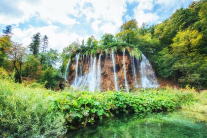 دانلود عکس مناظر فوق العاده از آبشارها و آب فیروزه ای نور خورشید