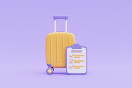 دانلود عکس گردشگری و برنامه سفر به مفهوم سفر با چمدان زرد