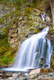 دانلود عکس آبشار نفس گیر در کوه