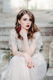 دانلود عکس مدل لباس عروس جوان با پوست و آرایش عالی