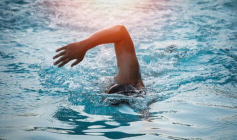 دانلود عکس ورزش مرد شناگر تمرین ورزشکار تناسب اندام سه گانه
