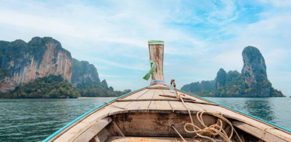 دانلود عکس سفر دریا و کوه های سنگی در تایلند