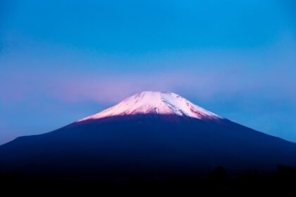 دانلود عکس نزدیک کوه فوجی در صبح