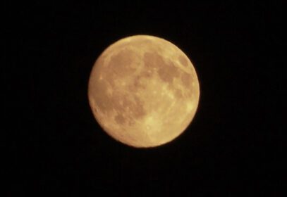دانلود عکس ماه کامل در فضا روی پس زمینه سیاه