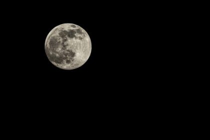 دانلود عکس ماه کامل در آسمان شب