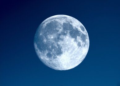 دانلود عکس ماه کامل دیده شده با تلسکوپ