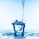 وکتور قاب عکس مدرن مشکی و زیبا روی یک ماکت وکتور لایه‌ای کف