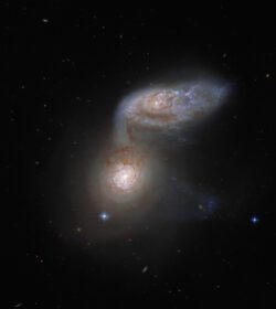 دانلود عکس تصویر تلسکوپ فضایی هابل شامل دو کهکشان