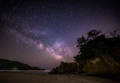 دانلود عکس راه شیری بر فراز اقیانوس شب پر ستاره