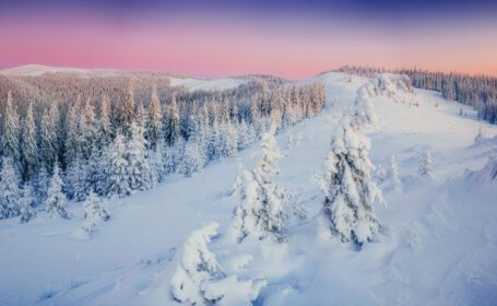 دانلود عکس منظره زمستانی فوق العاده در کوهستان غروب جادویی