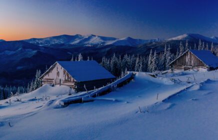 دانلود عکس منظره زمستانی فوق العاده غروب آفتاب جادویی در یک روز یخبندان