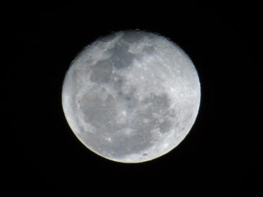 دانلود عکس ماه از نزدیک
