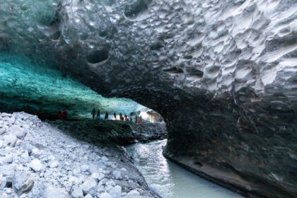 دانلود عکس غارهای یخی در یخچال های طبیعی در جوکولسارلون ایسلند