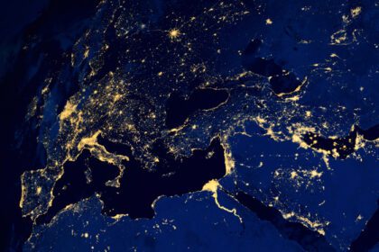 دانلود عکس نقشه ماهواره ای شهرهای اروپایی در شب