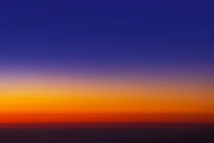 دانلود عکس غروب خورشید از پنجره هواپیما در ارتفاع پا