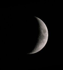 دانلود عکس هلال ماه آرام