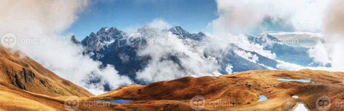 دانلود عکس منظره زیبا در کوه های سوانتی بالایی