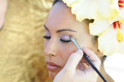 دانلود عکس آرایش حرفه ای با یک زن جوان سیاه پوست زیبا