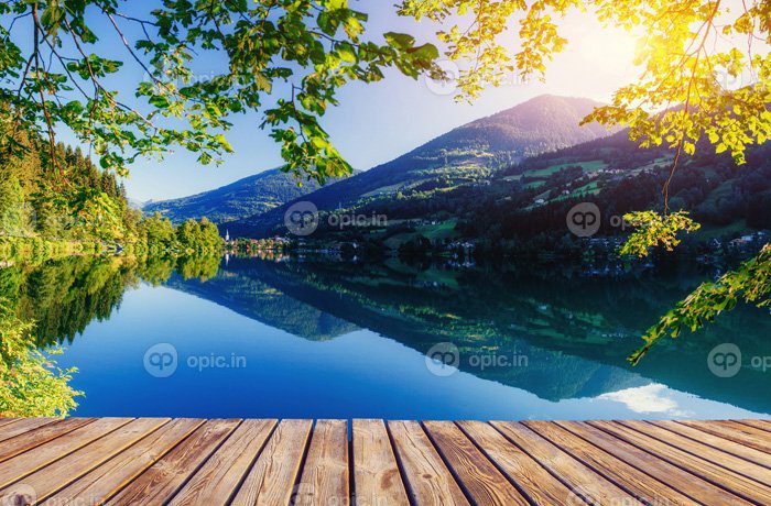دانلود عکس دریاچه کوهستانی بین کوه ویلای ساحلی ایتالیا