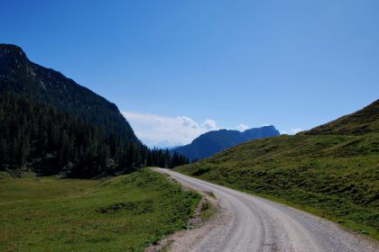 دانلود عکس مسیر دوچرخه سواری کوهستان در کوه