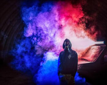 دانلود والپیپرهای دیجیتال هنر مردانه ماسک گاز دود ماشین رنگارنگ