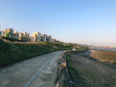 دانلود عکس جاده قدیمی در تابستان جزیره ججو در کره جنوبی