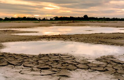 دانلود عکس تغییر اقلیم و خشکسالی زمین بحران آب اقلیم خشک