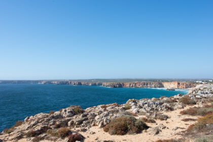 دانلود عکس نمای پانوراما از خط ساحلی در ساحل ساگرس پرتغال