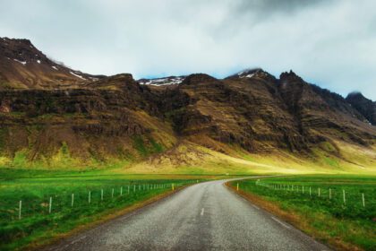 دانلود عکس جاده در کوهستان زیبایی جهان ایسلند
