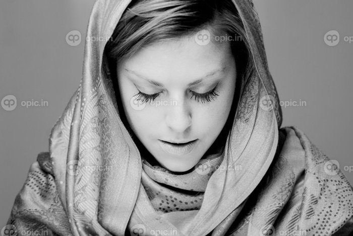 دانلود والپیپرهای صورت سفید مشکی مدل تک رنگ پرتره