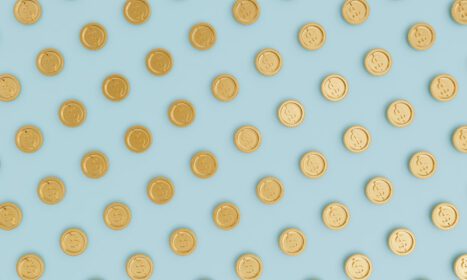 دانلود عکس تخت یا نمای بالا از الگوی سکه های دلار طلایی روی آبی