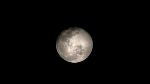 دانلود عکس فوق العاده ماه کامل با پس زمینه تیره مادرید اسپانیا اروپا