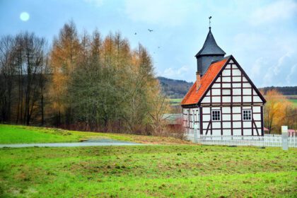 دانلود عکس خانه مزرعه قدیمی آلمانی قدیمی و طبیعت