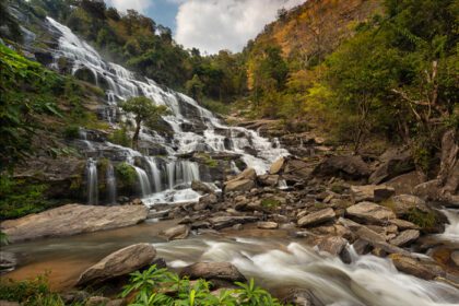 دانلود عکس آبشار جنگل بارانی پاییز