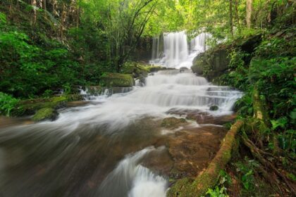 دانلود عکس آبشارهای بارانی فصل بارانی تایلند