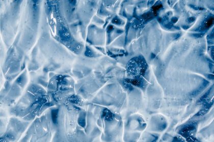 دانلود عکس ژل کرم مایع بافت آرایشی سبز آبی با حباب