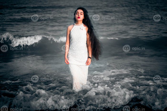 دانلود والپیپر پرتره زنانه مدل موی بلند نمایش پرتره