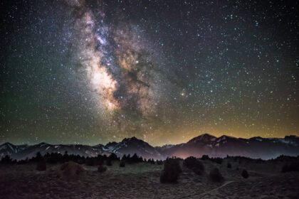دانلود والپیپر ستاره ها آسمان شب کوه های فضایی