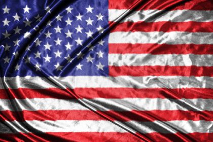 دانلود عکس پرچم پارچه ای ایالات متحده آمریکا پرچم ساتن پارچه تکان دهنده