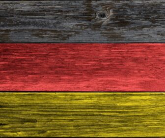 دانلود عکس پس زمینه چوبی رنگی پرچم آلمان