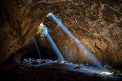 دانلود والپیپر Skylight Cave اورگان منظره غار نور خورشید طبیعت