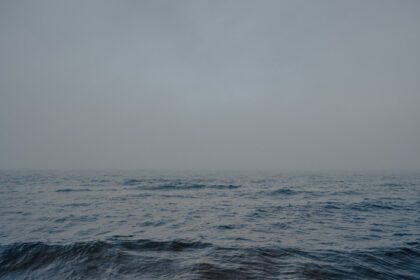 دانلود تصاویر پس زمینه آب دریاچه میشیگان مه موج های تک رنگ مینیمالیسم